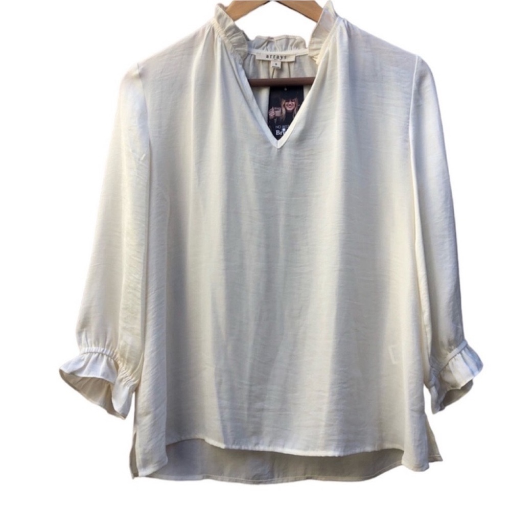 Split Neck Ruffle Trim Blouse in Winter White Ivory NWT Women’s Size Medium